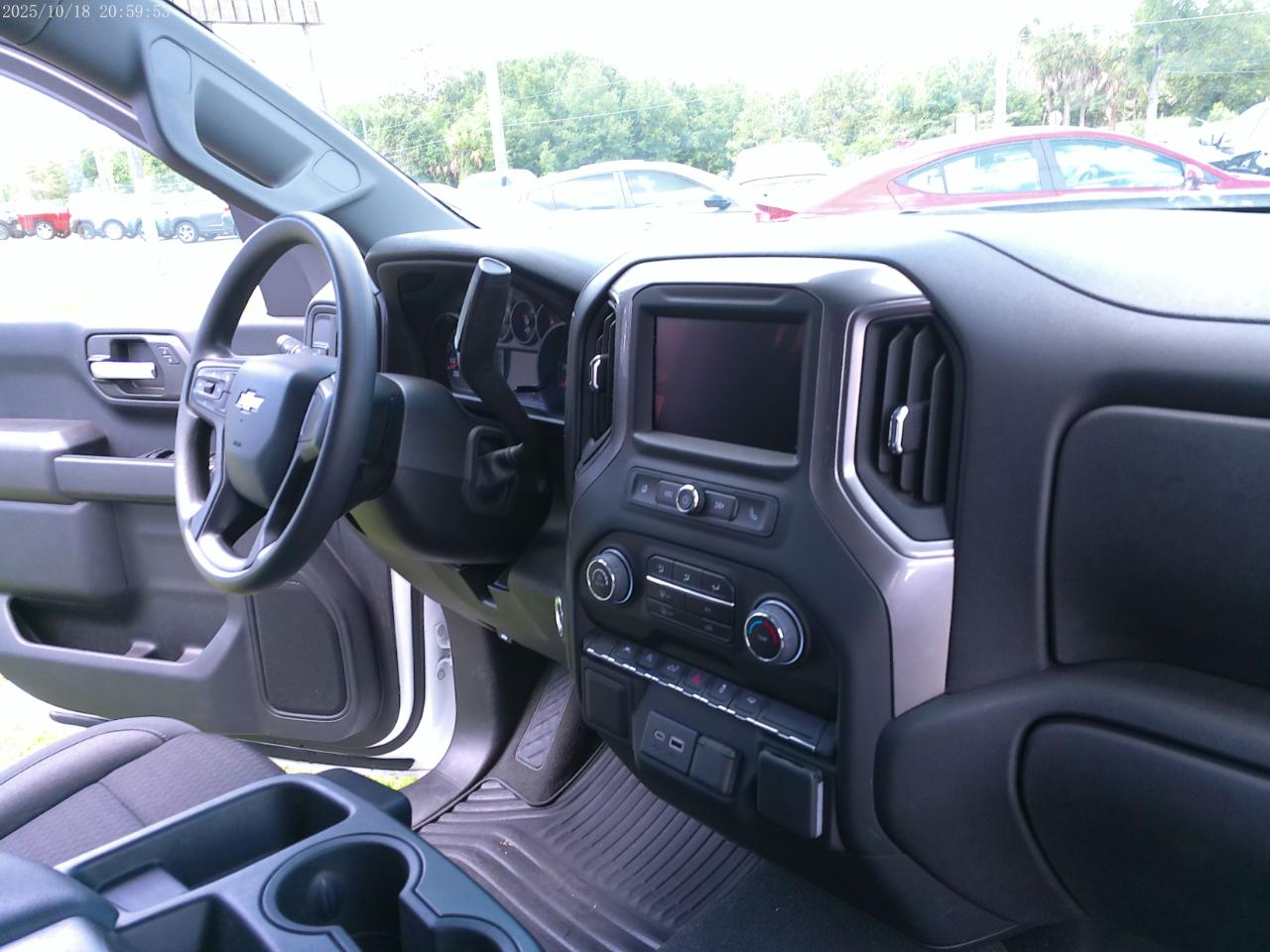Chevrolet Silverado 1500 Custom Crew Cab 2WD 2024