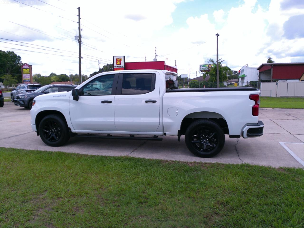 Chevrolet Silverado 1500 Custom Crew Cab 2WD 2024