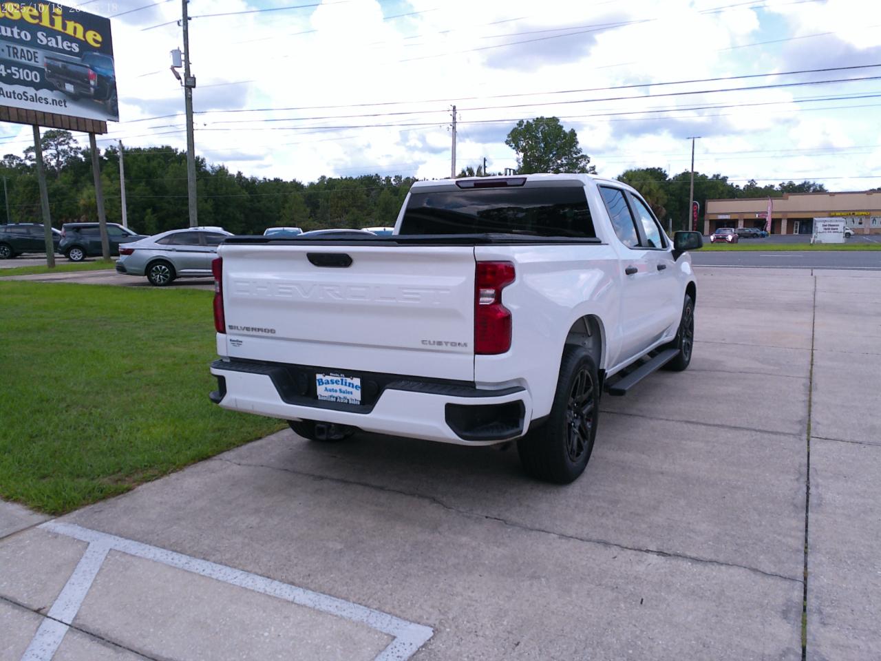 Chevrolet Silverado 1500 Custom Crew Cab 2WD 2024