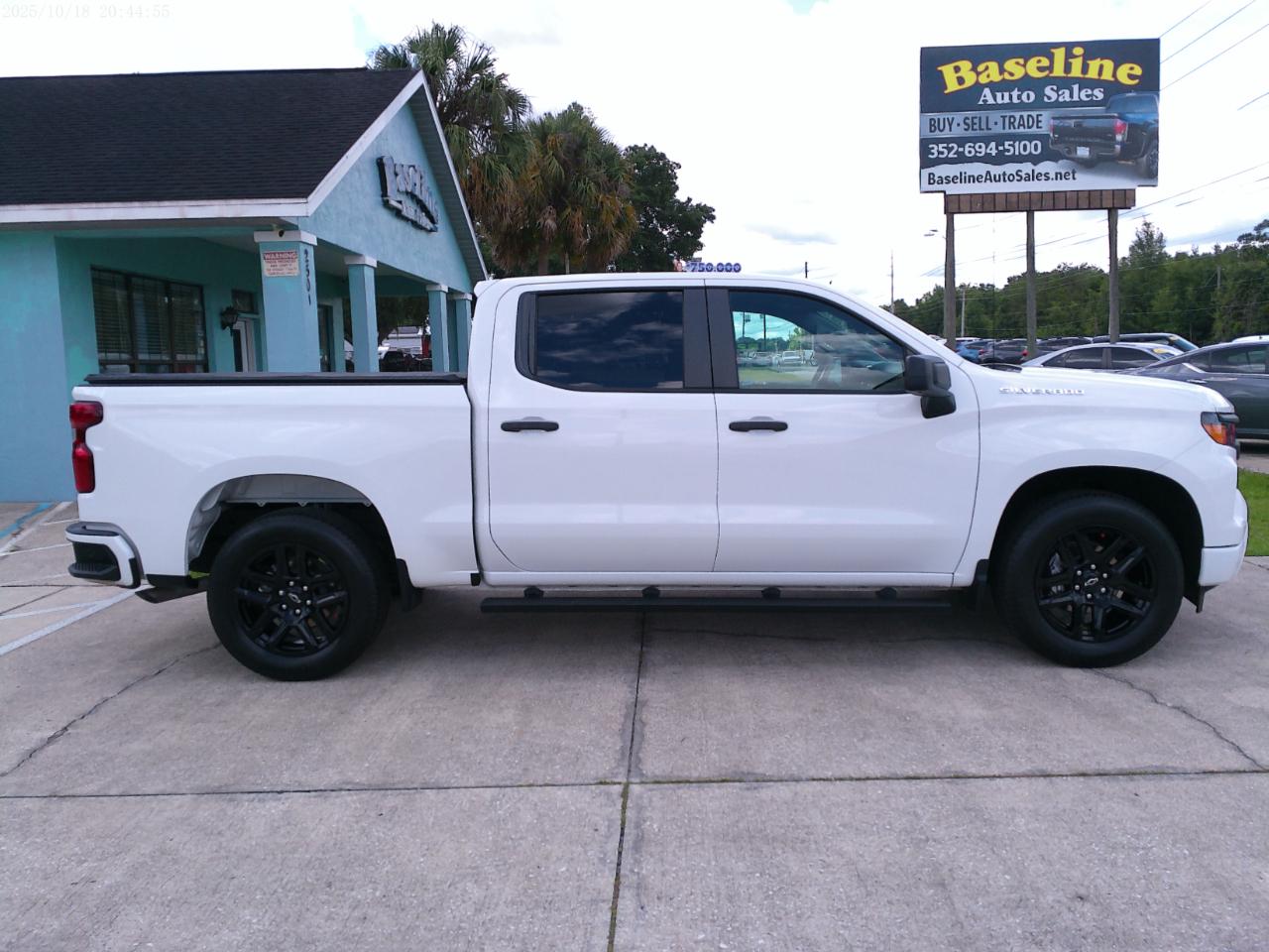 Chevrolet Silverado 1500 Custom Crew Cab 2WD 2024