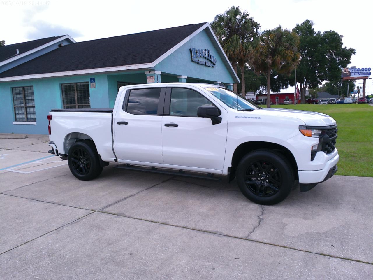 Chevrolet Silverado 1500 Custom Crew Cab 2WD 2024