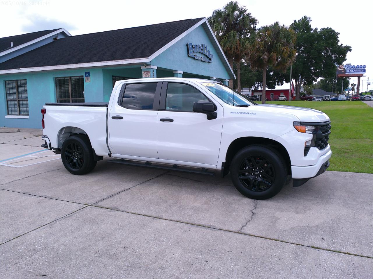 Chevrolet Silverado 1500 Custom Crew Cab 2WD 2024