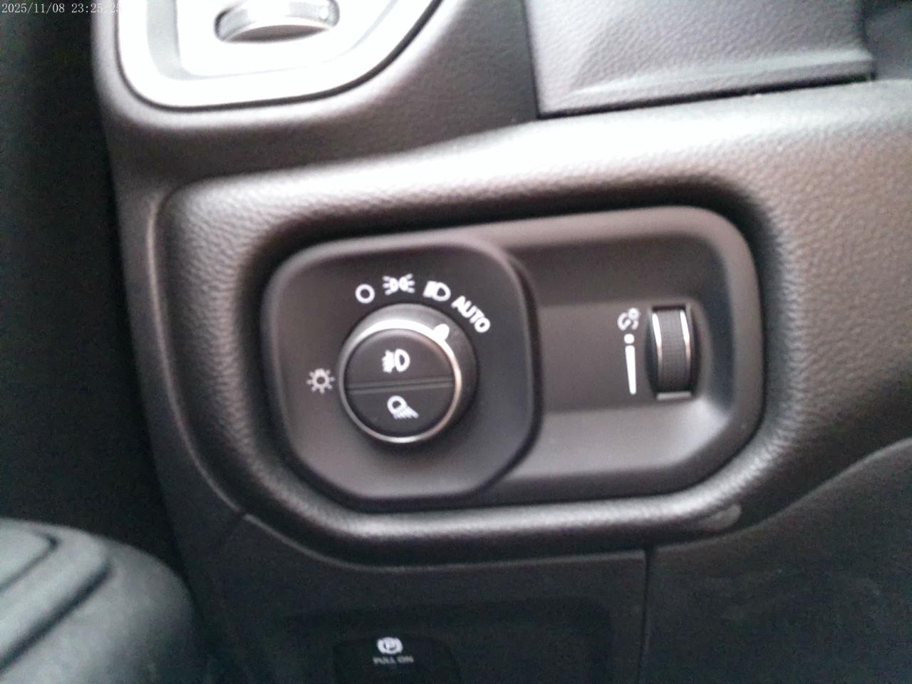 RAM 1500 Sport Crew Cab SWB 2WD 2025