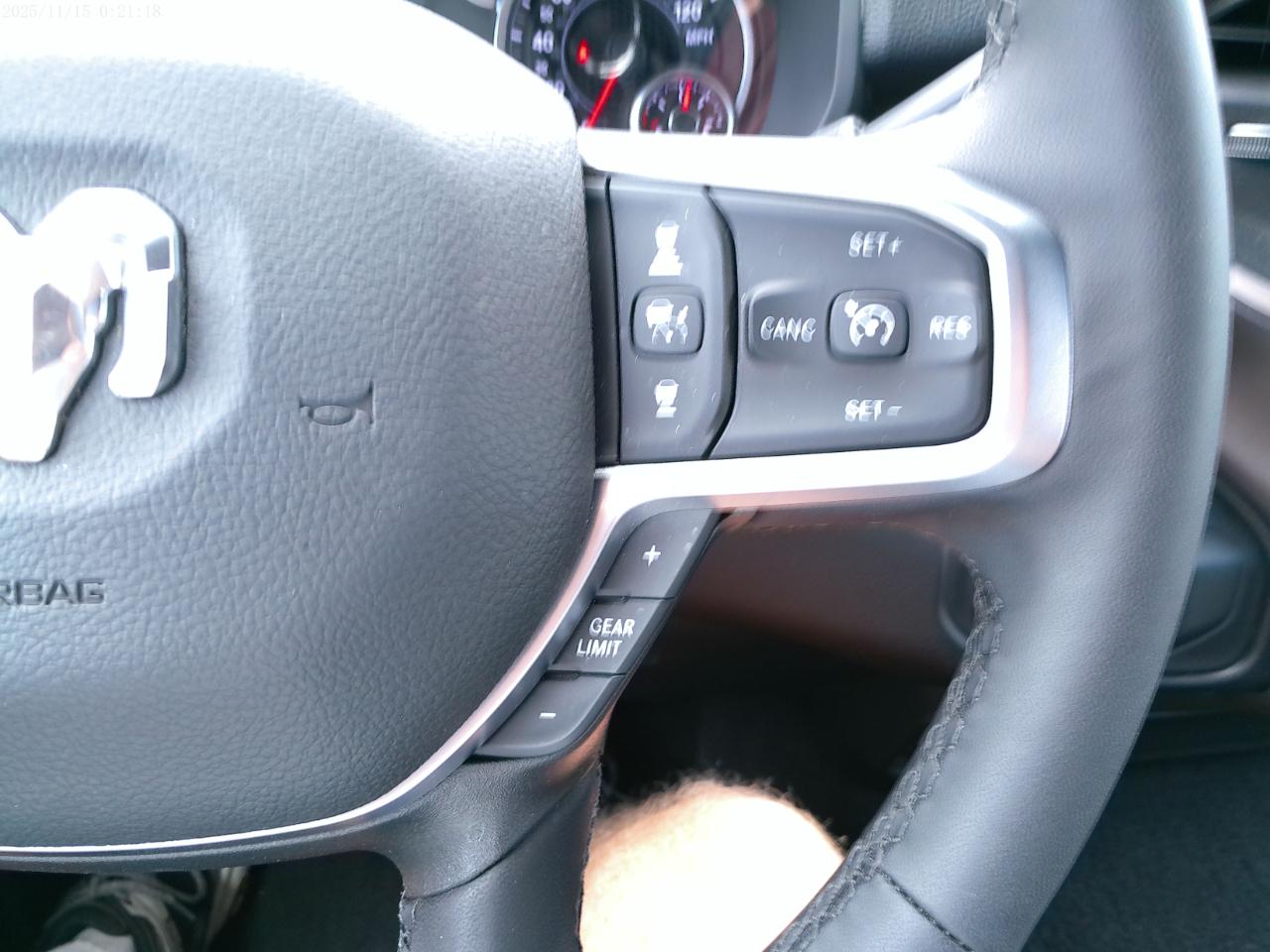 RAM 2500 Big Horn Crew Cab 4WD SWB 2026