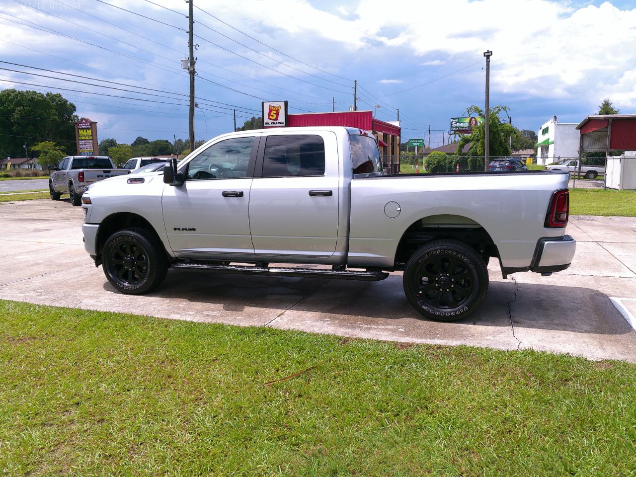 RAM 2500 Big Horn Crew Cab 4WD SWB 2026