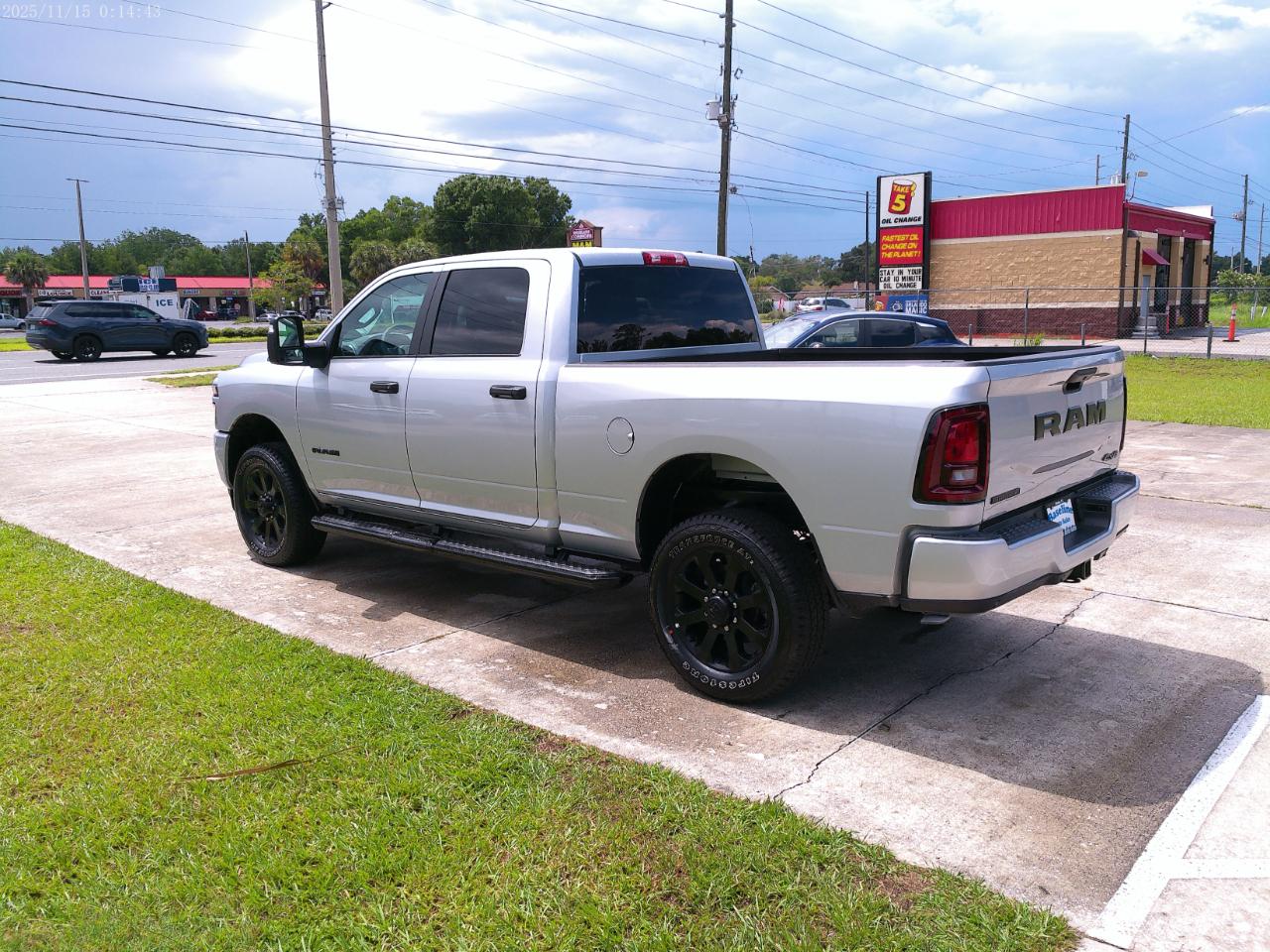 RAM 2500 Big Horn Crew Cab 4WD SWB 2026