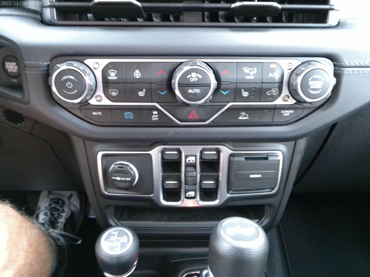 Jeep Wrangler 4xe Sahara 2025
