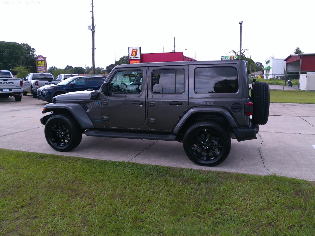 Jeep Wrangler 4xe Sahara 2025