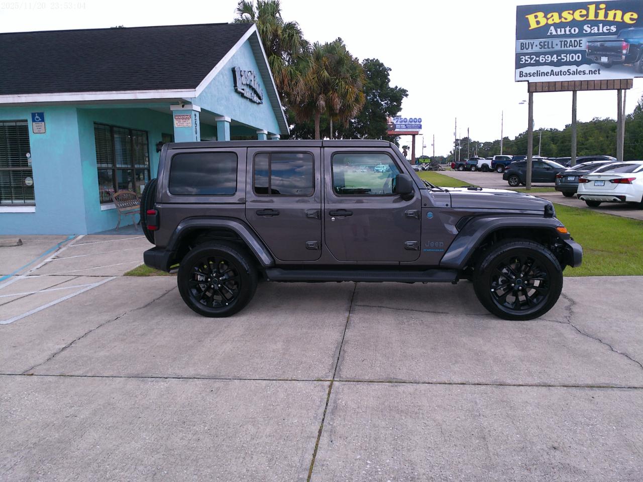Jeep Wrangler 4xe Sahara 2025