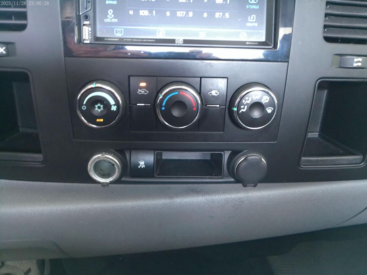 Chevrolet Silverado 2500HD Work Truck Long Box 2WD 2011