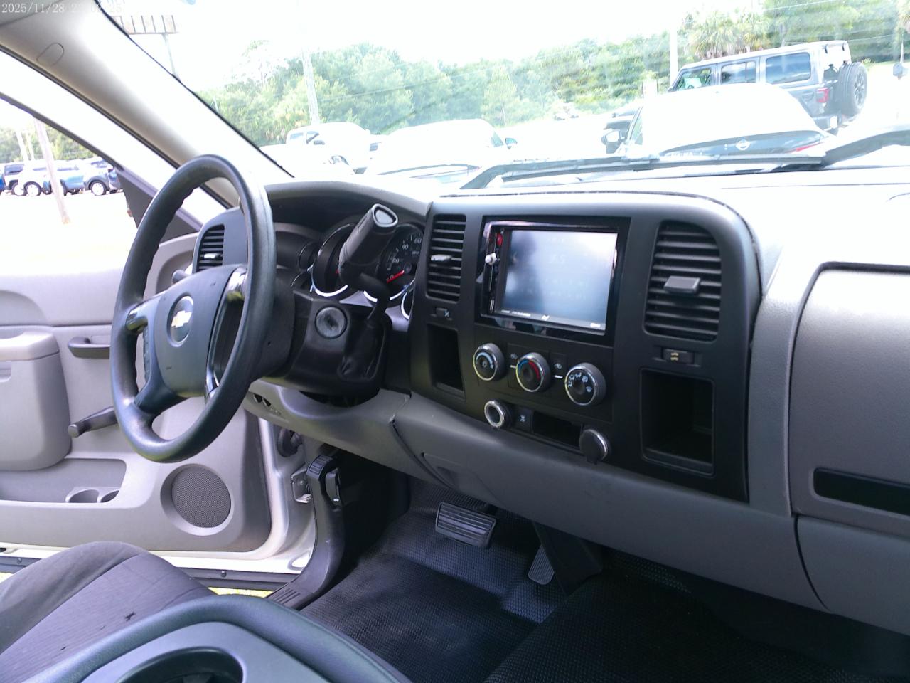 Chevrolet Silverado 2500HD Work Truck Long Box 2WD 2011