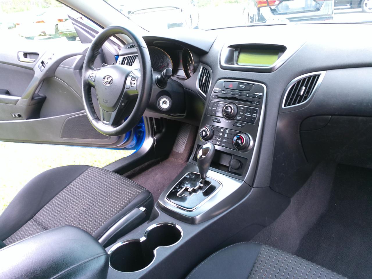 Hyundai Genesis Coupe 2.0T Premium Auto 2011