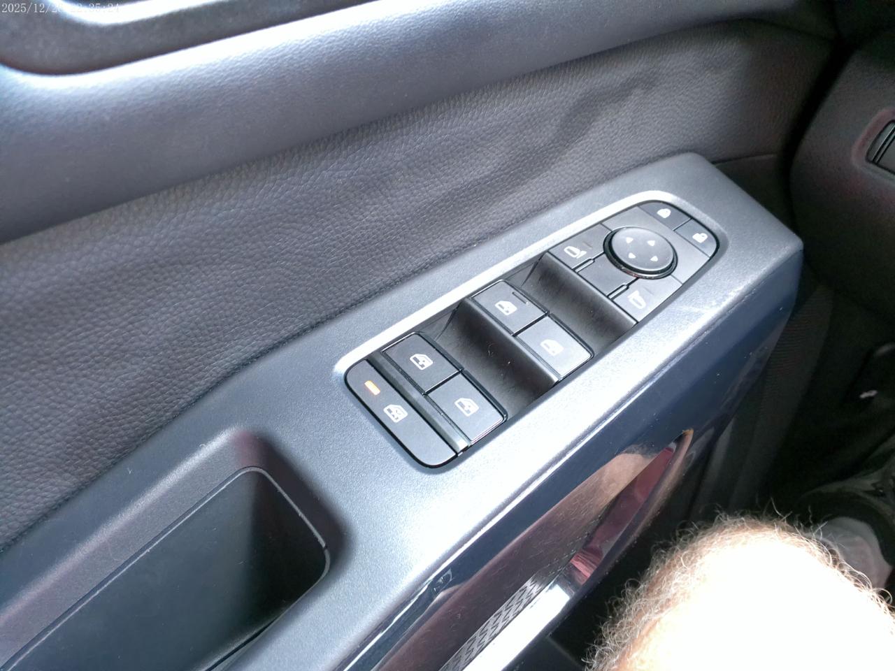 Nissan Pathfinder SV 2025
