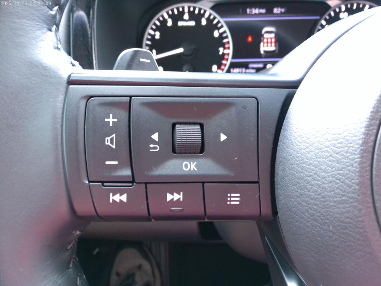 Nissan Pathfinder SV 2025
