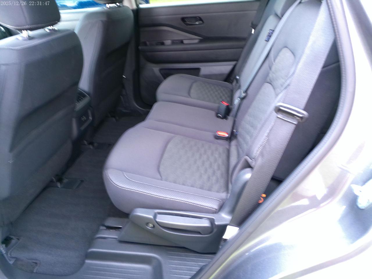 Nissan Pathfinder SV 2025