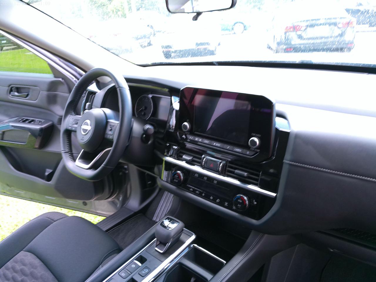 Nissan Pathfinder SV 2025