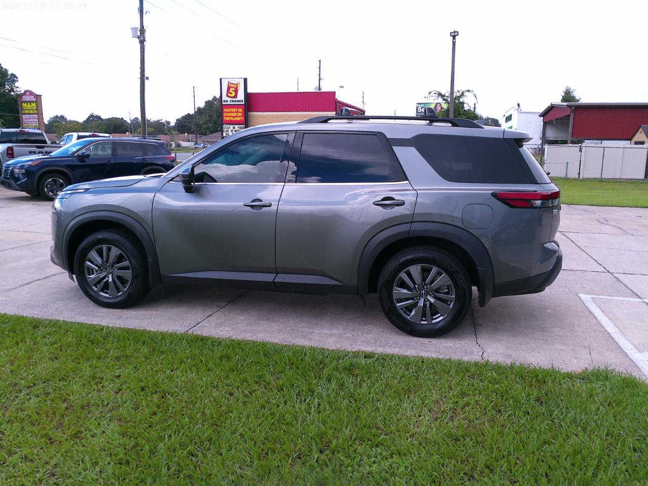 Nissan Pathfinder SV 2025