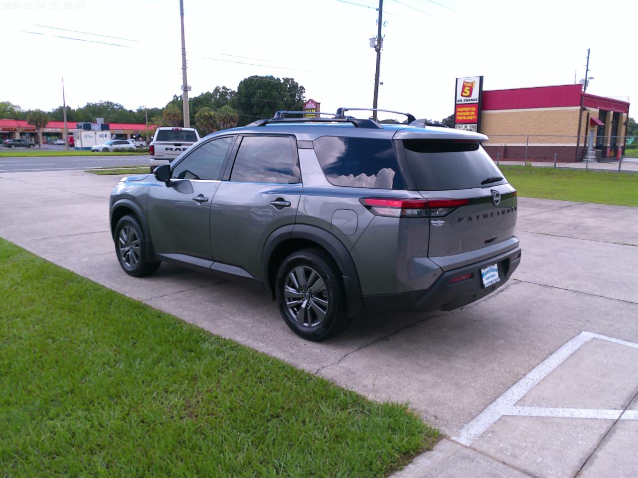 Nissan Pathfinder SV 2025
