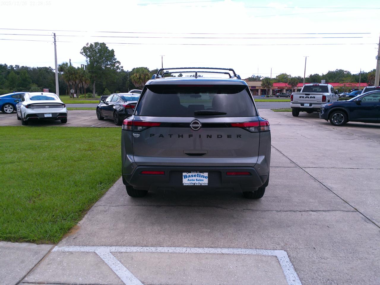Nissan Pathfinder SV 2025