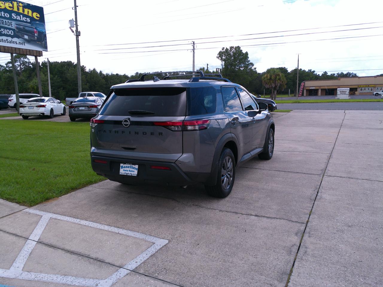 Nissan Pathfinder SV 2025
