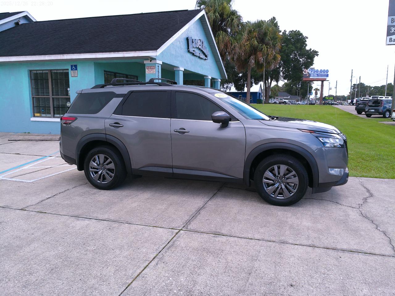 Nissan Pathfinder SV 2025