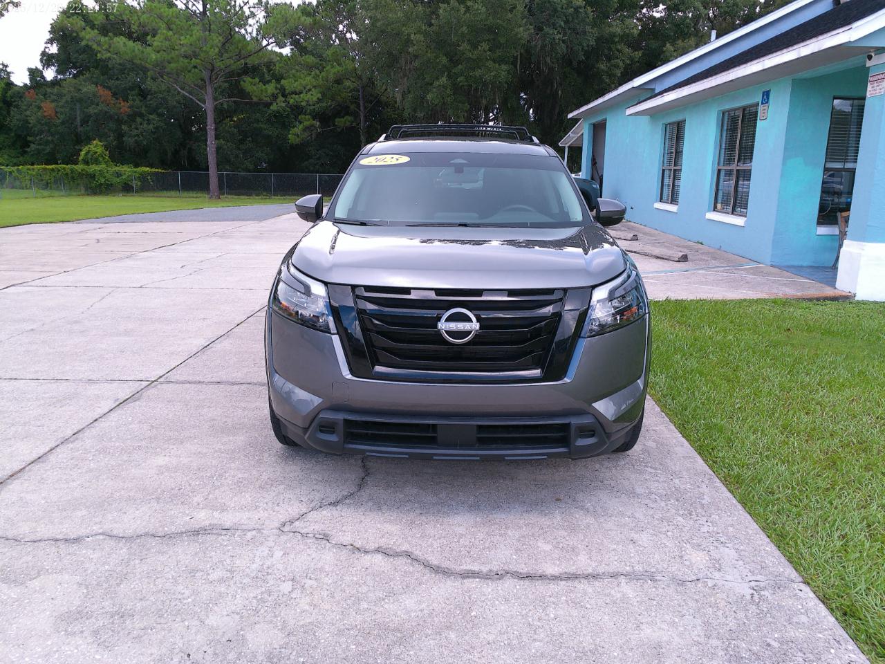 Nissan Pathfinder SV 2025