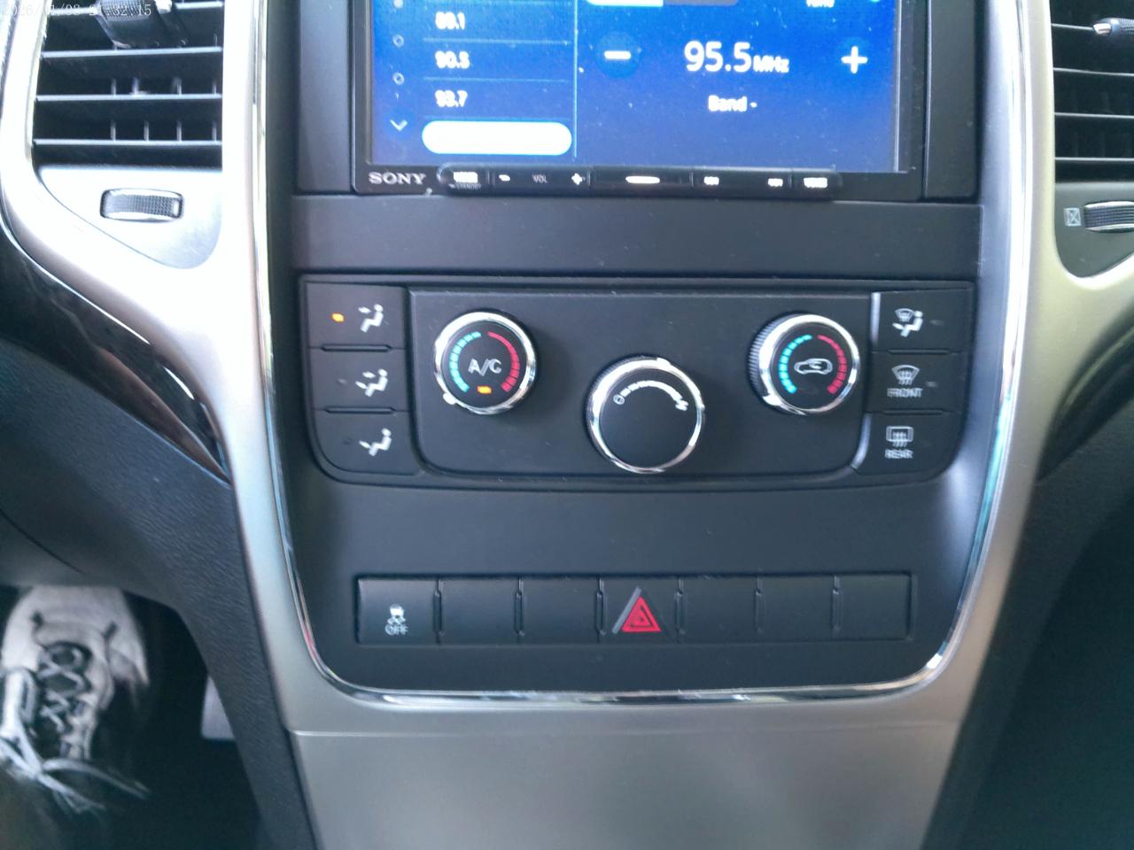 Jeep Grand Cherokee Laredo 2WD 2013
