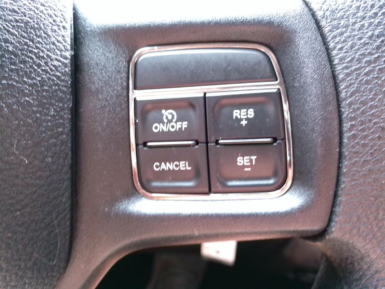 RAM 1500 Tradesman Crew Cab SWB 2WD 2013