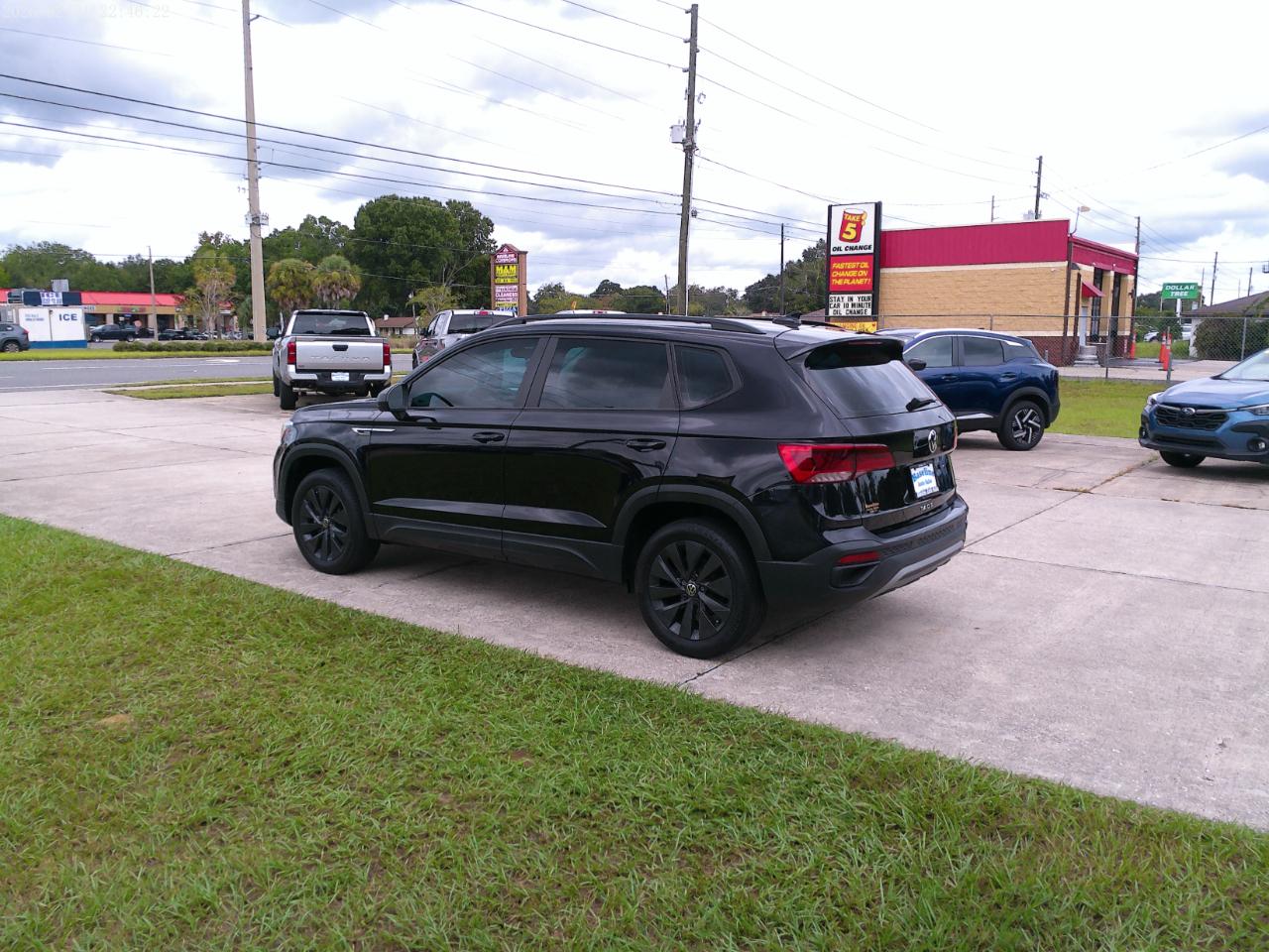 Volkswagen Taos S 2023