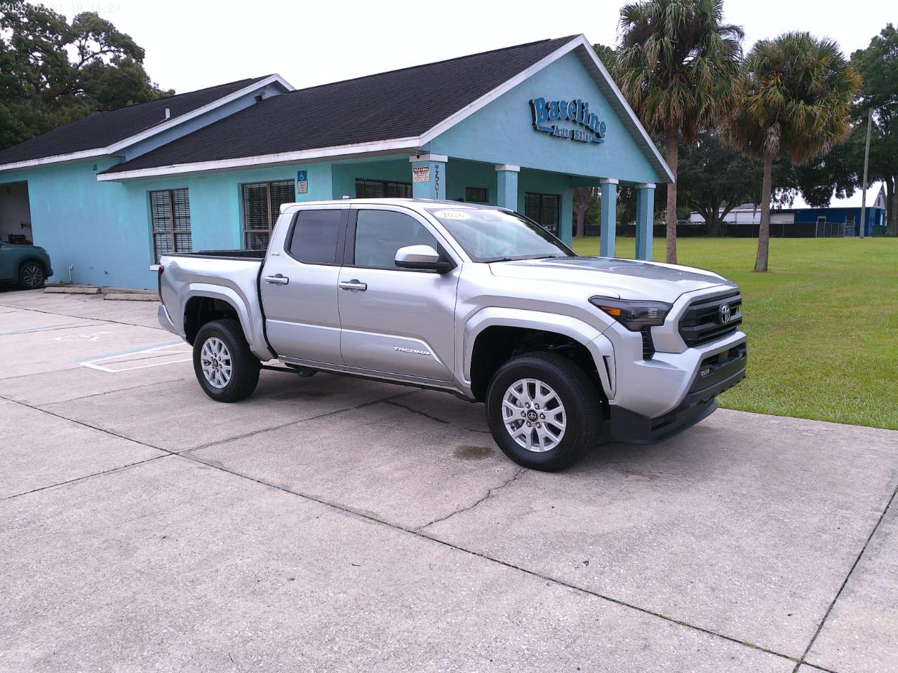 Toyota Tacoma SR5 Double Cab 5' Bed I4 4x2 AT (Natl) 2026