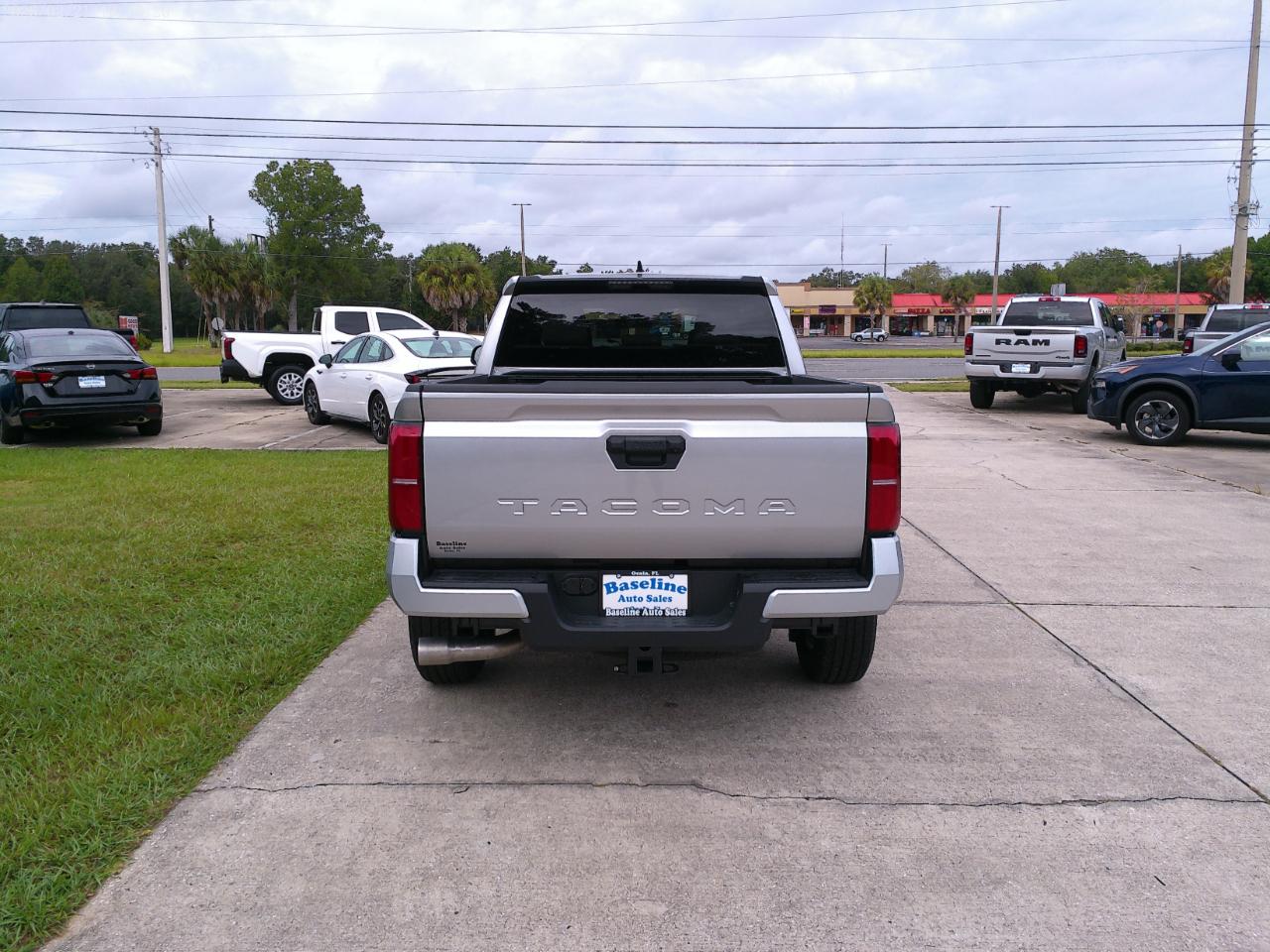 Toyota Tacoma SR5 Double Cab 5' Bed I4 4x2 AT (Natl) 2026