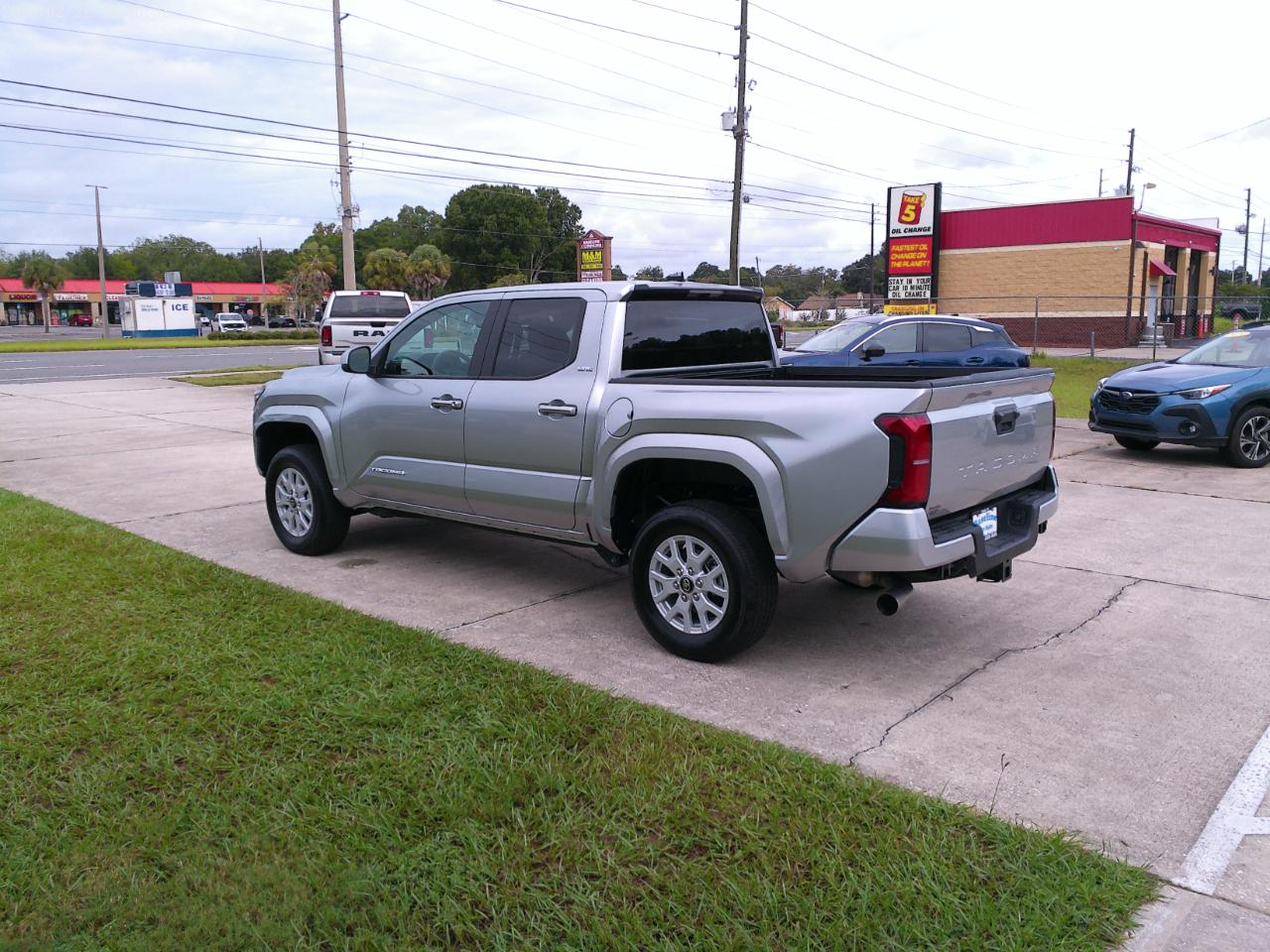 Toyota Tacoma SR5 Double Cab 5' Bed I4 4x2 AT (Natl) 2026