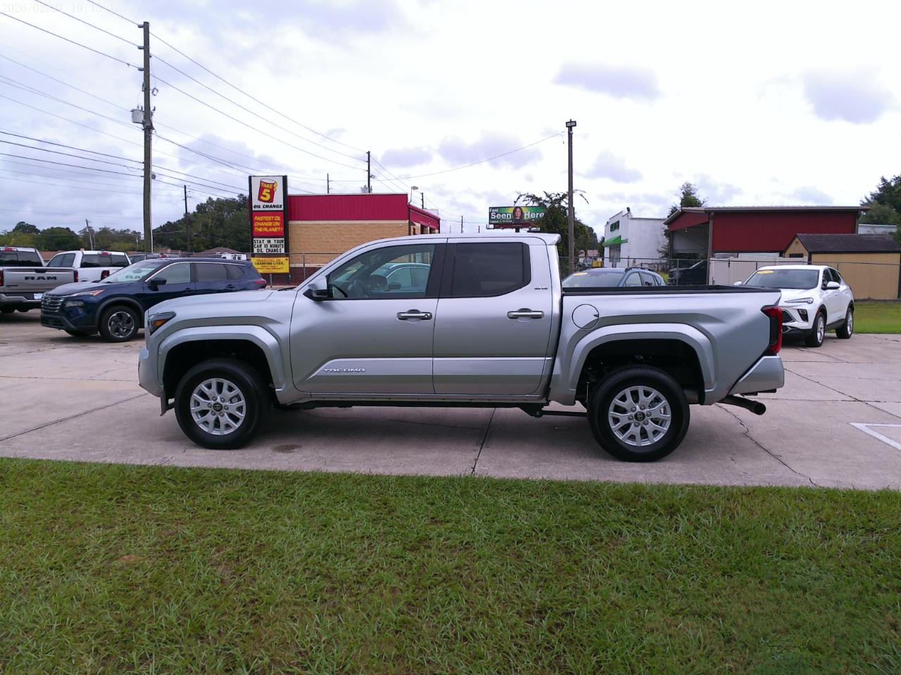 Toyota Tacoma SR5 Double Cab 5' Bed I4 4x2 AT (Natl) 2026