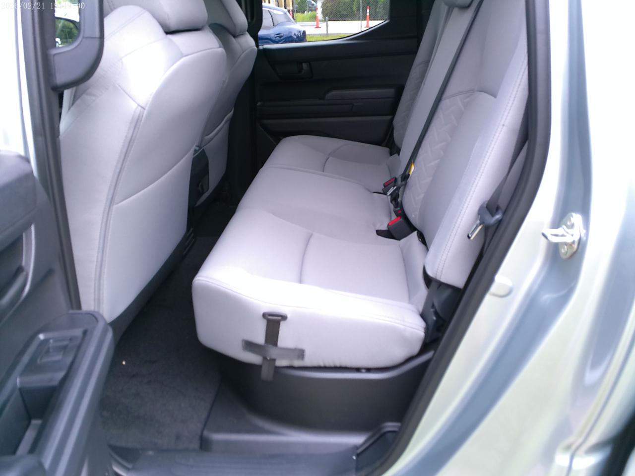 Toyota Tacoma SR5 Double Cab 5' Bed I4 4x2 AT (Natl) 2026