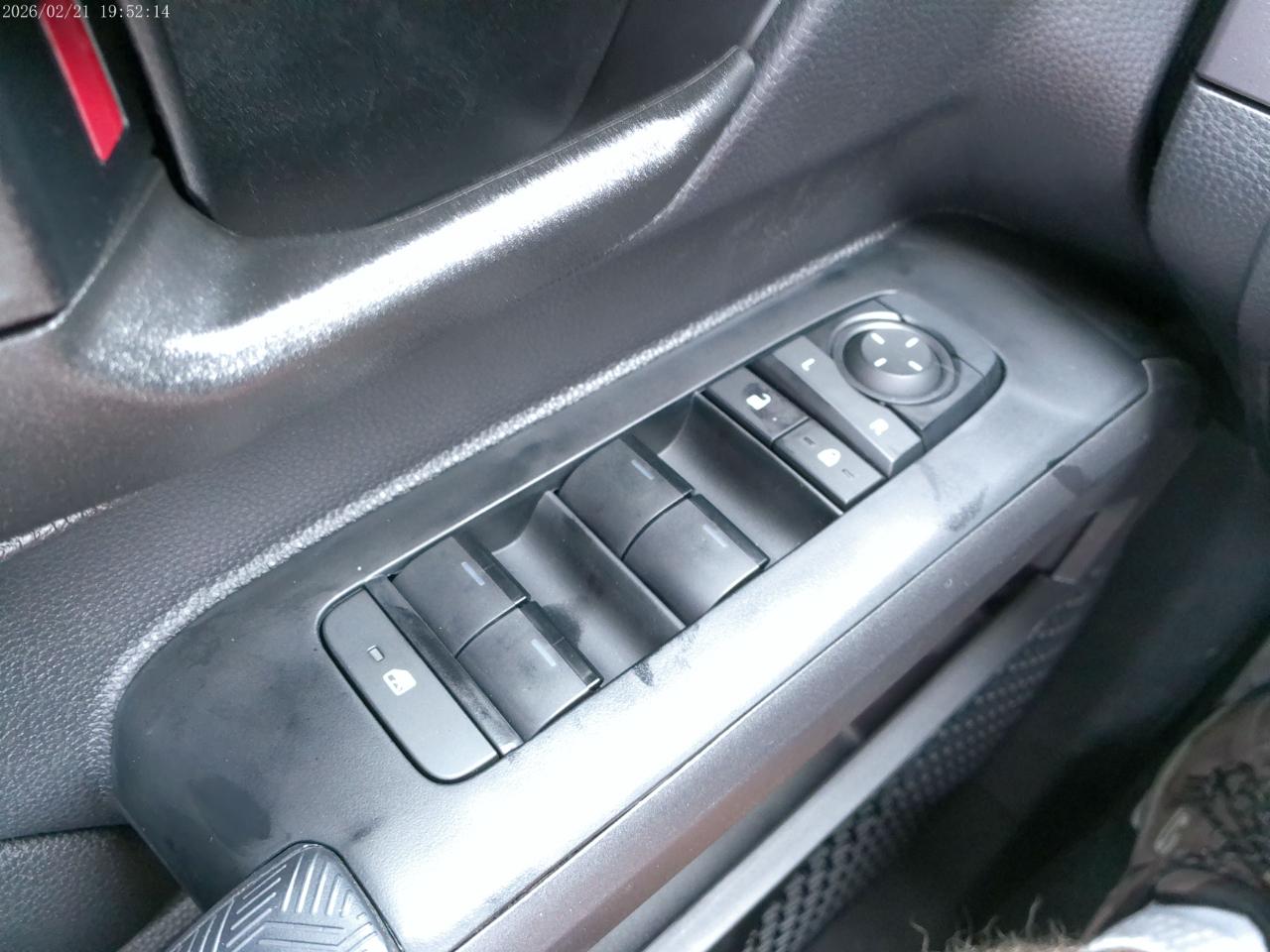 Toyota Tacoma SR5 Double Cab 5' Bed I4 4x2 AT (Natl) 2026