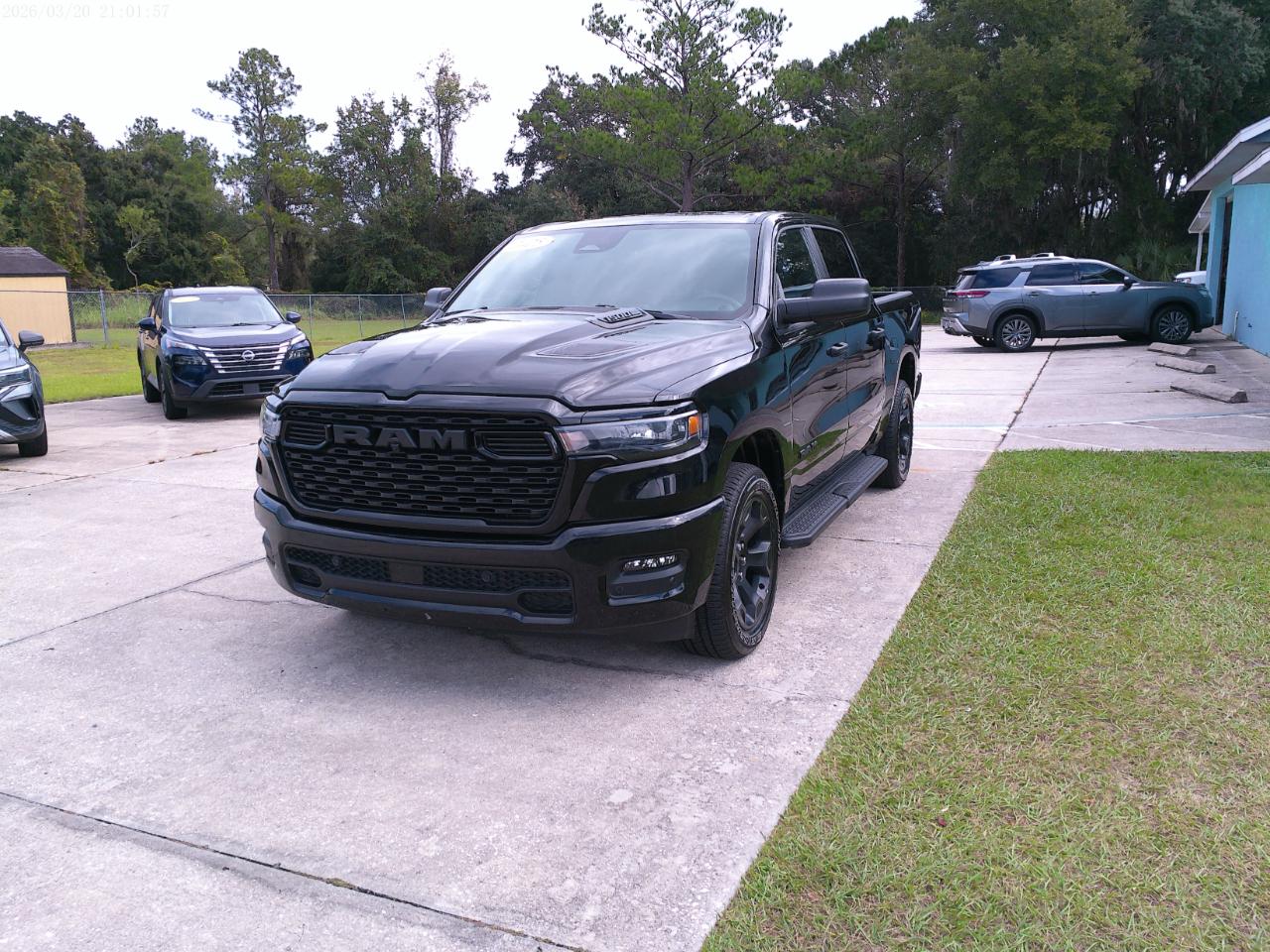 RAM 1500 Express 4x4 Crew Cab 5'7" Box 2025