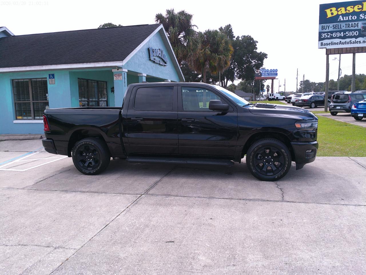 RAM 1500 Express 4x4 Crew Cab 5'7" Box 2025