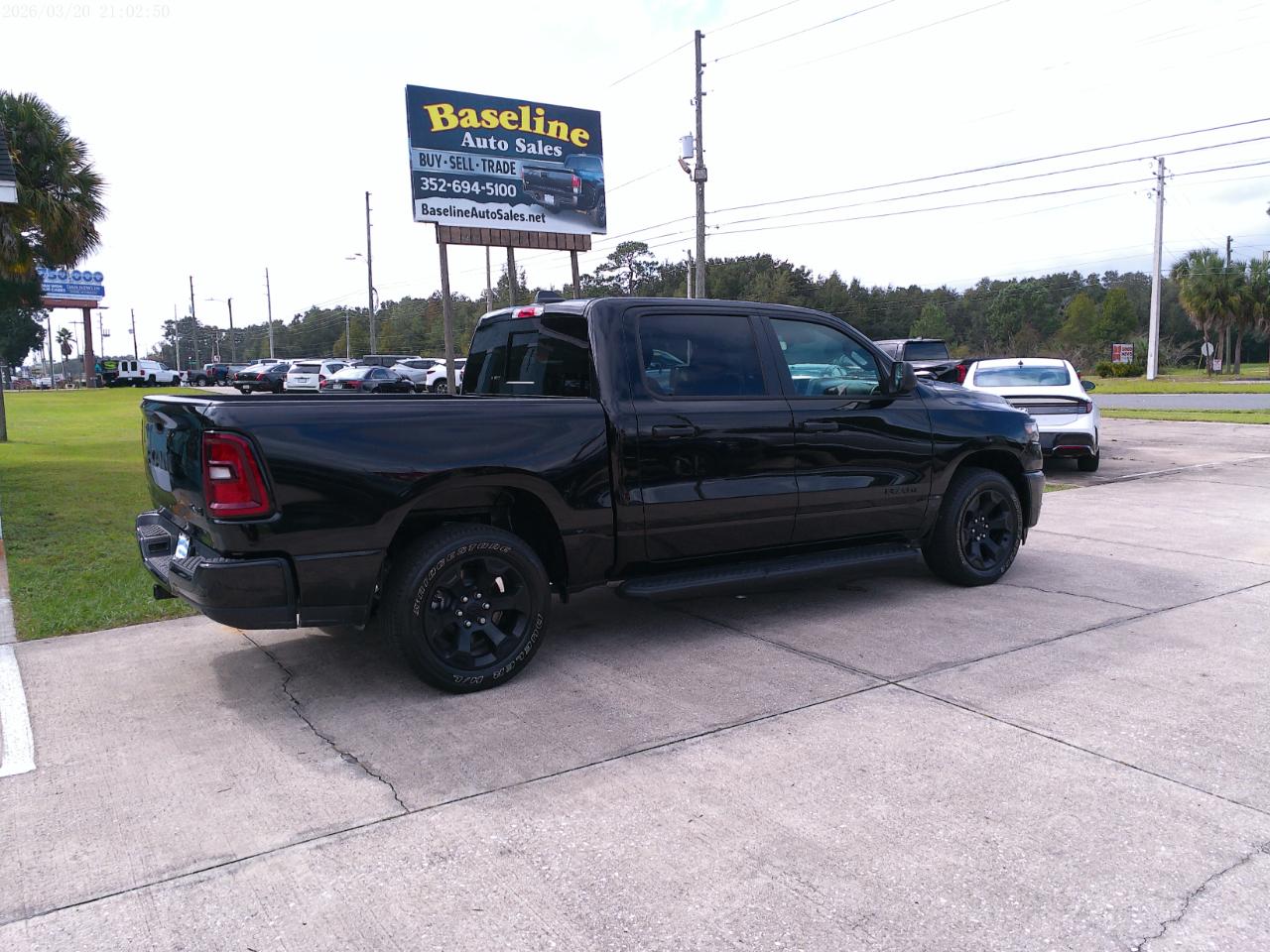 RAM 1500 Express 4x4 Crew Cab 5'7" Box 2025