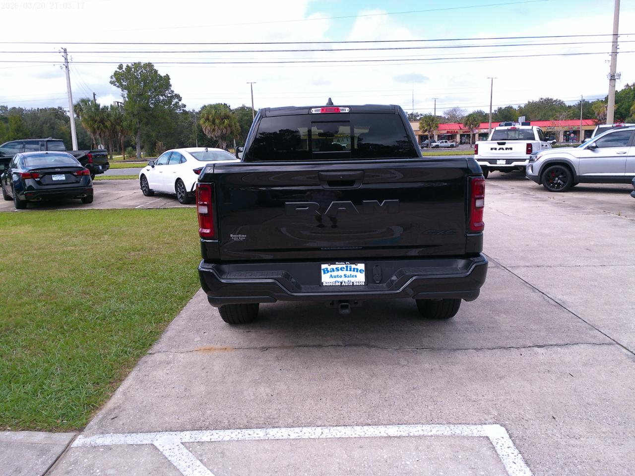 RAM 1500 Express 4x4 Crew Cab 5'7" Box 2025