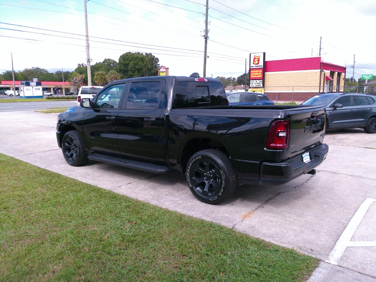 RAM 1500 Express 4x4 Crew Cab 5'7" Box 2025