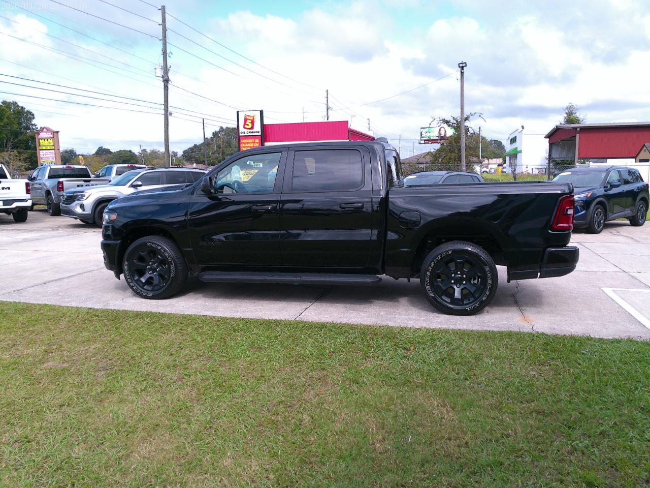 RAM 1500 Express 4x4 Crew Cab 5'7" Box 2025