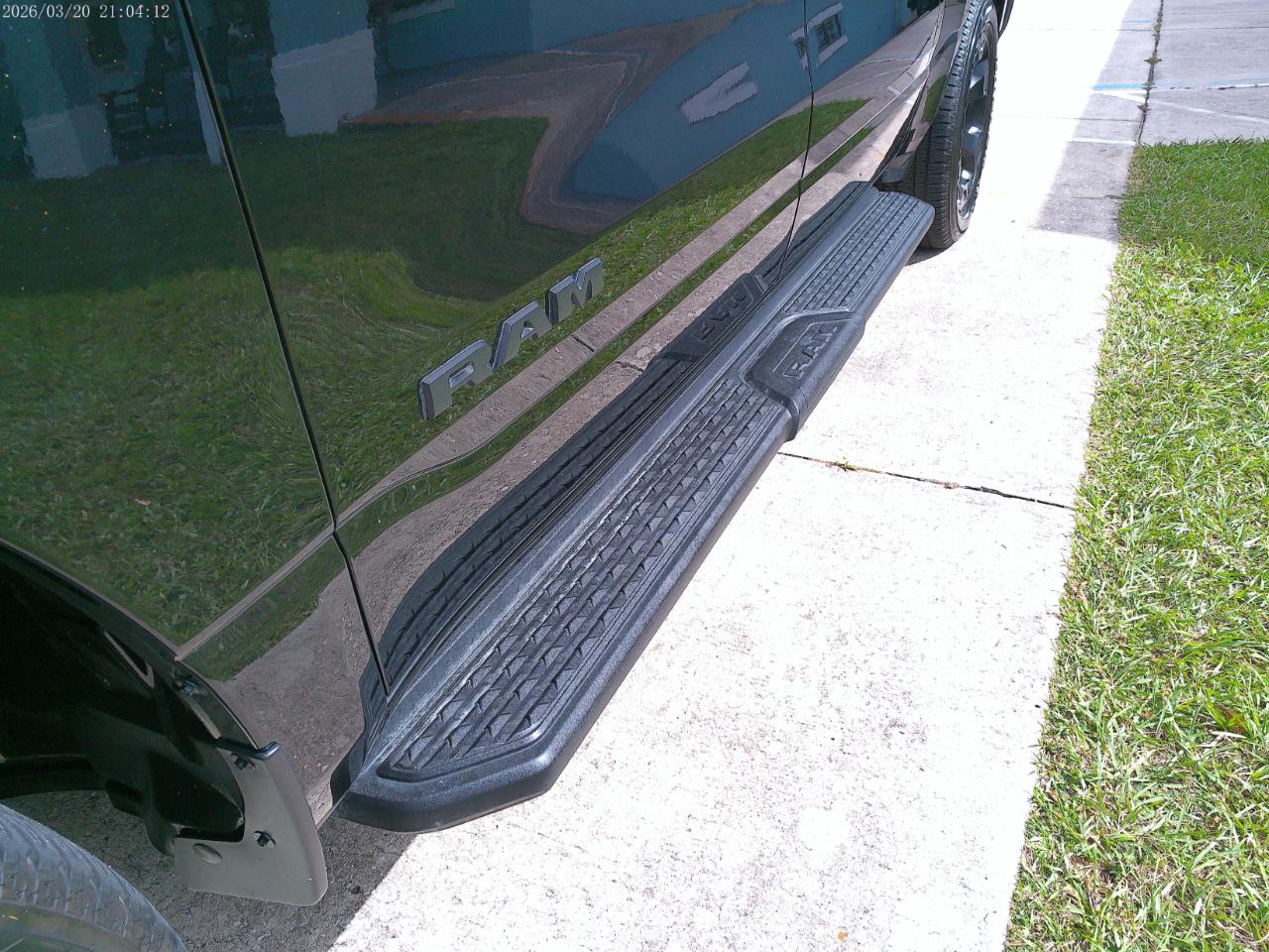 RAM 1500 Express 4x4 Crew Cab 5'7" Box 2025