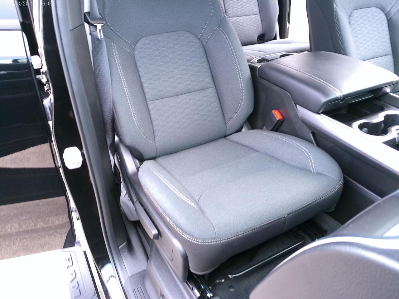 RAM 1500 Express 4x4 Crew Cab 5'7" Box 2025