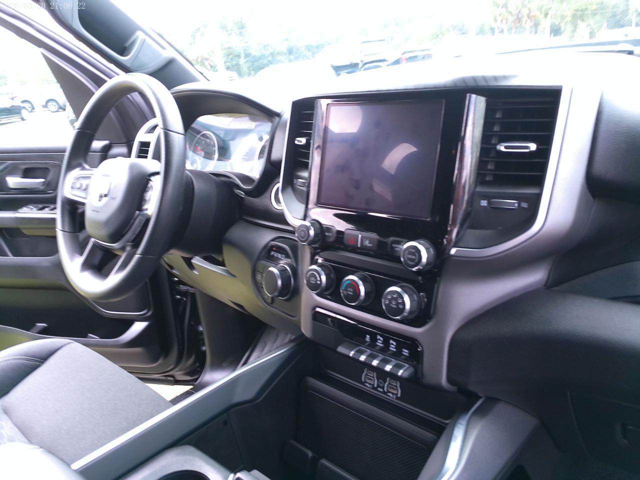 RAM 1500 Express 4x4 Crew Cab 5'7" Box 2025