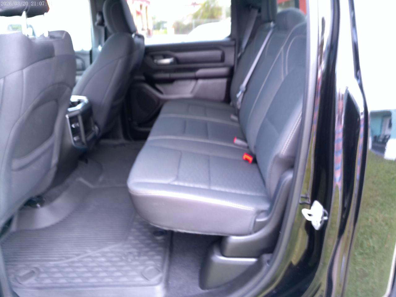 RAM 1500 Express 4x4 Crew Cab 5'7" Box 2025
