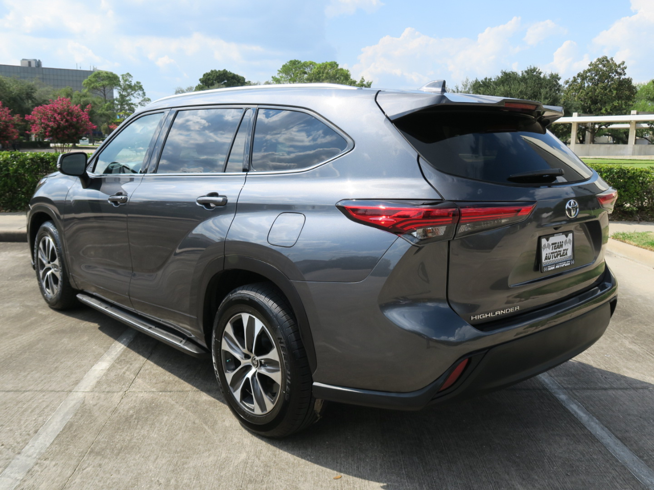 Toyota Highlander XLE FWD (Natl) 2021