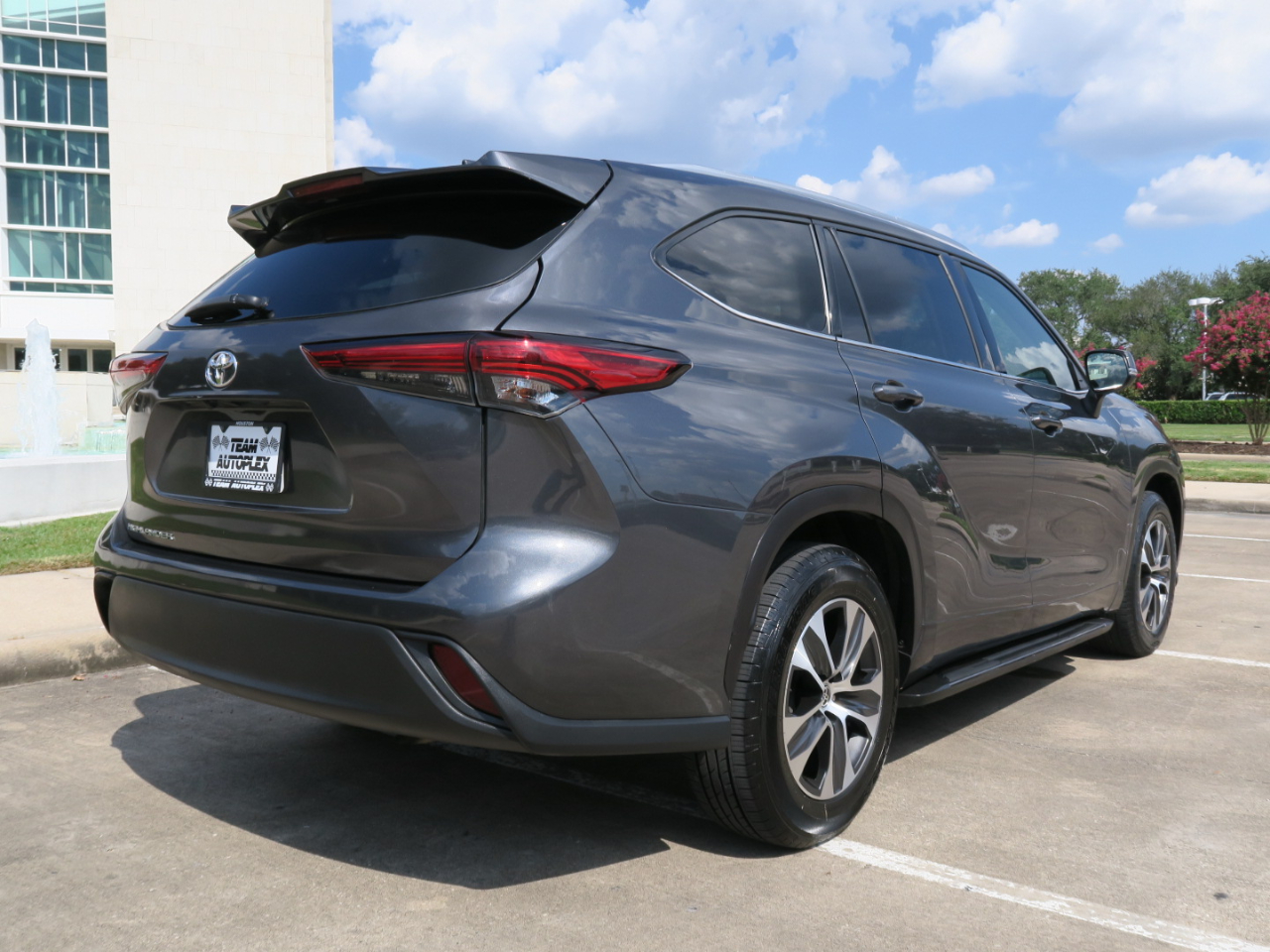 Toyota Highlander XLE FWD (Natl) 2021