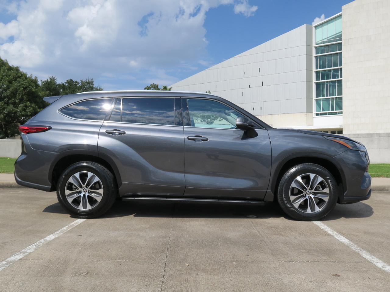 Toyota Highlander XLE FWD (Natl) 2021