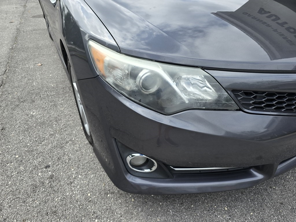 2014 Toyota Camry SE photo 3