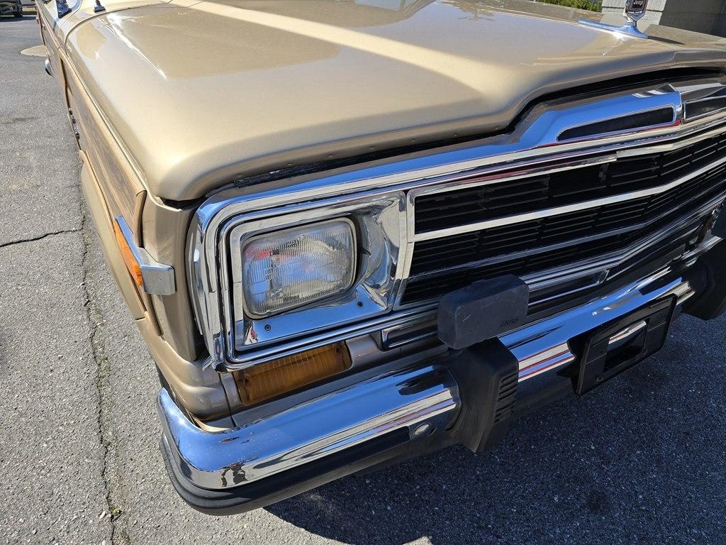 Jeep Grand Wagoneer  1990